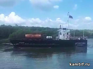 Новые баржи начали перевозку на двух переправах на реке Камчатке. Фото 2